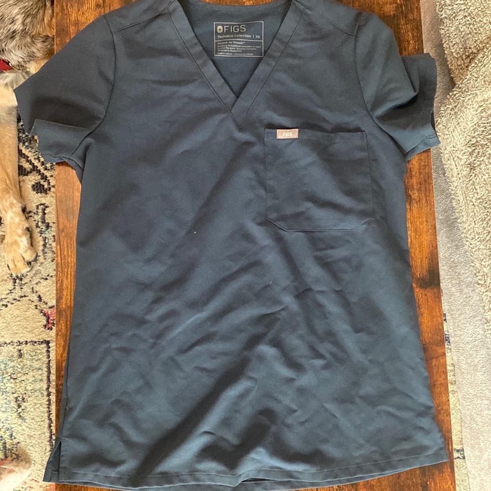 XS figs scrub top